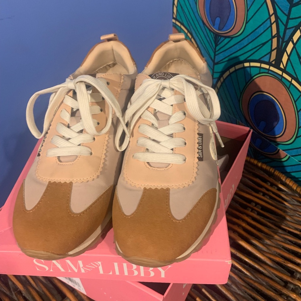 Sam & Libby Rowen Women's Tan and Cream Sneakers